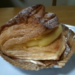 Boulangerie　FUJIO  - クリーム入りクロワッサン