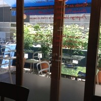 クニオミ - 店内からテラス席を撮影