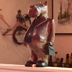 Abats. - 変わらず河馬紳士が店内を睥睨しています