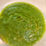 Abats. - グリーンアスパラの粗濾しスープ　ブロードが効いていて堪らない美味しさ