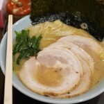 らーめん 頑張家 - チャーシュー麺 中