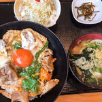 無添さぬきめん あじ豊 - ボクは「親子丼（ミニうどん付）」（680円）をいただきました。