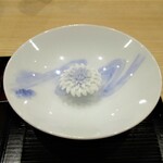 鮨旬美西川 - 冷酒：梵 ときしらず 越前純米吟醸 濃醇辛口 氷温熟成 特別熟成。冷酒を注ぐときに鳥のさえずりの様な音が出る 鶯の酒器と 菊の盃で頂きました。　　　　　2020.05.30