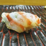 鮨旬美西川 - 専用の茶釜で熱を加えた直後に、氷水で冷やして レア感を楽しむ 特大車海老。塩とスダチで頂きます。　　　　　2020.05.30