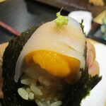 鮨旬美西川 - 烏賊と雲丹の海苔巻き。　　　　　2020.05.30