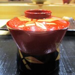 鮨旬美西川 - 赤出汁：トロトロの黄身が嬉しい赤だしです。 　　　　　2020.05.30