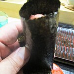 鮨旬美西川 - マグロの中落ち、赤味、脂身、白ネギ、奈良漬け を焼き海苔で手巻きにしてあります。　　　　　2020.05.30