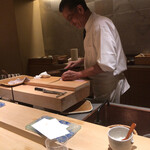 にい留 - 鱧の骨切音が店内に心地よく響き渡ります！