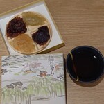 甘泉堂 - ①とりどり最中(１個¥600、箱入¥700)
            春…つぶ餡･夏…ゆず餡･秋…こし餡･冬…しろ餡