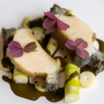 レストラン オオツ - 2020.6 地物大洗蒸し黒鮑 青森ネマガリタケ 鮑肝とナッツのソース