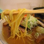 中華そば つしま - 麺は中太ストレート