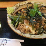 手打うどん 牛コロ 宮内 - 牛コロうどん、きしめん、そばにもできます。左はビタミンドリンク