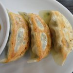 ラーメン浅野2号 - 餃子は小ぶりだけどプリッとしておいしい。柚子コショウがいかす！！