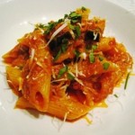 パスタ二皿目は、トマトソースのペンネでした