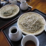 そば仁 - 奥の『ざるそば』は同行して下さった、ﾏｲﾚﾋﾞｭｱｰさんの注文！