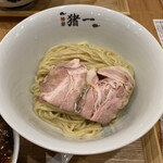 麺屋 猪一 離れ - 京の都もち豚ちゃーしゅー 追い鰹つけそば(黒醤油) 1,000円 (冷盛)