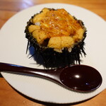 明道町中国菜 一星 - 篠島の殻つき雲丹に玉子(鶏卵)入りチリソース