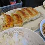 中華料理 鳳凰 - ギョーザ、白飯(しろめし)、スープ。ギョーザ、白飯(しろめし)、スープ。これぞ「大人の三角食べ」。