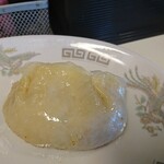 中華料理 鳳凰 - 二代目鳳凰さんのギョーザはヒダが2つです。