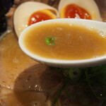 らーめん 伊藝 - 豚骨魚介らーめん特製（スープ）