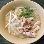 Quan An Ngon - 鶏肉のフォー（ハーフサイズ）