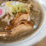 麺屋 なると - 鶏もも肉チャーシュー