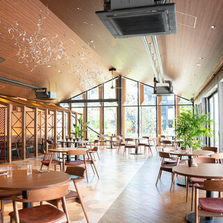 【駅近】開放感のある広々とした空間は、多彩なシーンに◎