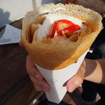 クレープスタンド - いちごヨーグルトクリーム ＋ バニラアイス
