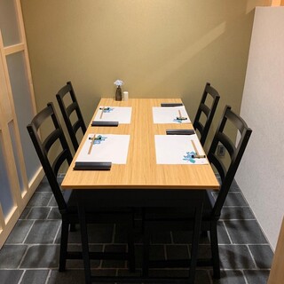 個室を広げて最大12名様まで対応できます！お問合せください！