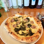 イタリア食堂　Delphino - ピザ・サルシッチャ。1400円