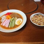 成龍萬寿山 - 冷やし中華＋チャーハン　９００円（税込み）