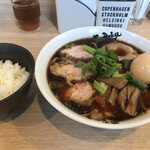 麺屋 丈六 - 中華そば大、肉増し味玉トッピング
      ごはん