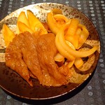 瀬里奈 - 　割り下で調理した特選牛サーロイン、葱、玉葱です。