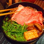 瀬里奈 - 　すき焼きの野菜とお肉の調理シーンです。