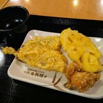 丸亀製麺 - アジ天、れんこん天、唐揚げ