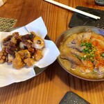 創作酒場 三頭心 - タコの唐揚げとモツ煮込み