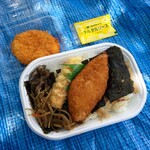 ほっかほっか亭 - 料理写真:のり弁当のご飯大盛りとコロッケ
