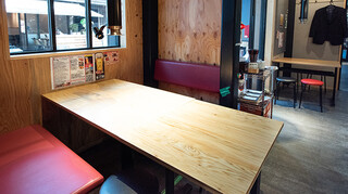 Nakameguro sumibiyaki horumon manten - テーブル