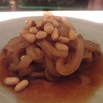 中国料理＆ワイン yinzu - ２０１２年５月２６日訪問～クラゲと松の実の甘酢和え（ハーフサイズ）