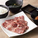 Shiawaseno Yakiniku Tabehoudai Kamimura Bokujou - 薩摩牛カルビと薩摩牛ロースランチ