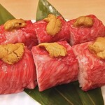 Wagyuukaiseki Bettei Kikumura - 雲丹のせ炙り和牛寿司