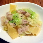 ラ･マンチーナ - 香草ポークと春キャベツの手打ちパスタ