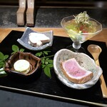 いつもと同じ、10000円コース（税別）を頂きました。 ◆前菜盛り合わせ