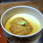 ＊赤雲丹特有の旨味・甘味を感じて美味しい。 茶碗蒸しは「雷山の卵」「鰹と石鯛の骨でとった出汁」を使用され、いつもながらいい味わい。