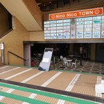 食堂とだか - 外観③このビルの中に地下一階にあります