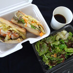 ジョンティ - 冷たいバケットサンド：自家製ソーセージと鱈のブランダード850円