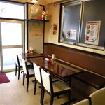 晴々飯店 - １階フロア入口側