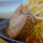 麺家 大須賀 - 分厚い豚（チャーシュー）