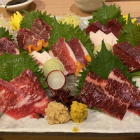 馬春楼 北新地総本店 - 馬刺し六種盛