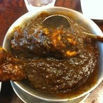 トマト - 中には大きな骨付き肉が２つ！